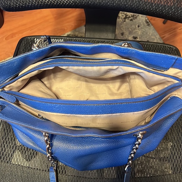 MICHAEL KORS LARGE PEBBLED LEATHER TOTE - Picture 5 of 12